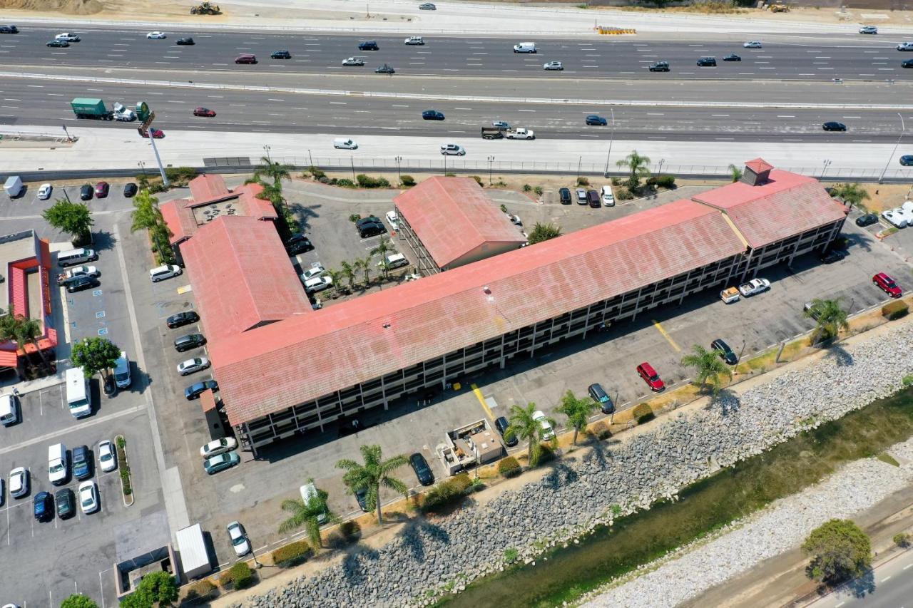 La Quinta Inn By Wyndham Costa Mesa Orange County Exterior foto